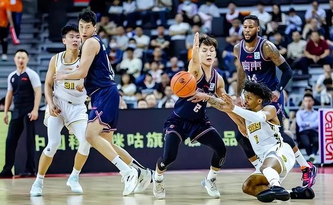 CBA常规赛战绩公布：广东宏远继续领先，新疆队逼近前三