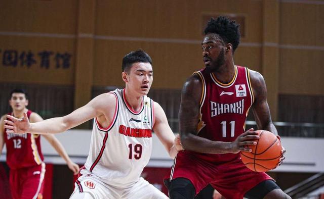 广东宏远逆袭山西队，继续在CBA排行榜上保持领先地位